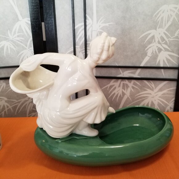Vintage MCM HAEGER Woman in a Meadow w/ Basket Double Planter - Picture 3 of 5
